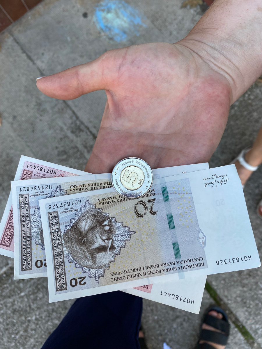 местная валюта.