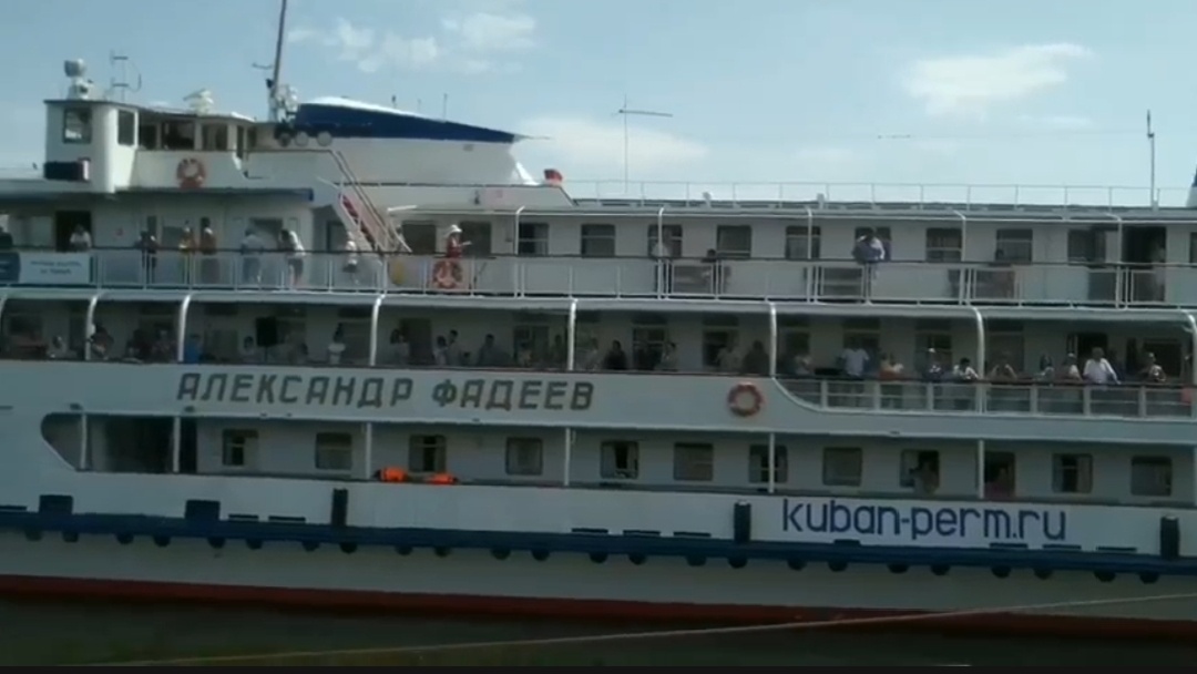 Про нашу прогулку, возможно, расскажу позже. Кстати, у меня есть видео, которое я смонтировала после нашей прогулки. Всю прогулку я снимала Индиру на видео, делала с ней фотографии, а потом смонтировала для нее семиминутное видео на память о ее прогулке по Волгограду:)