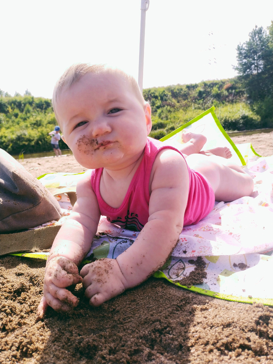 За этот месяц Дарина прошла и песок, и воду, и медные трубы 😁