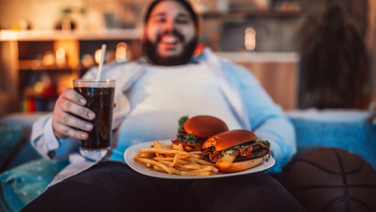 Вкусный яд: как фастфуд делает нас заложниками и как выбраться