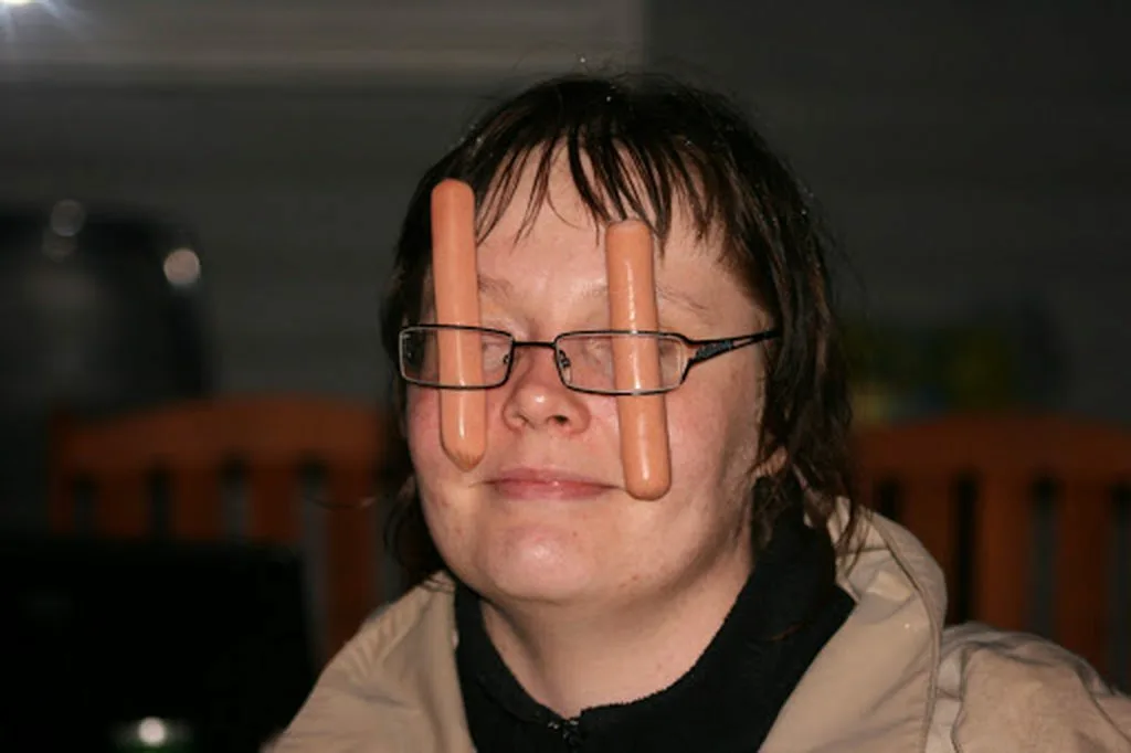 Мясопродукты и фастфуд - вредная привычка номер 1. Но кроме этого существуют и другие способы, когда мы медленно и незаметно разрушаем свой мозг