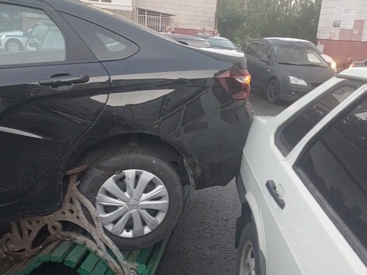    Последствия ДТП с участием автомобиля, которым управляла 7-летняя девочка© Фото : Госавтоинспекция Белгородской области/Telegram