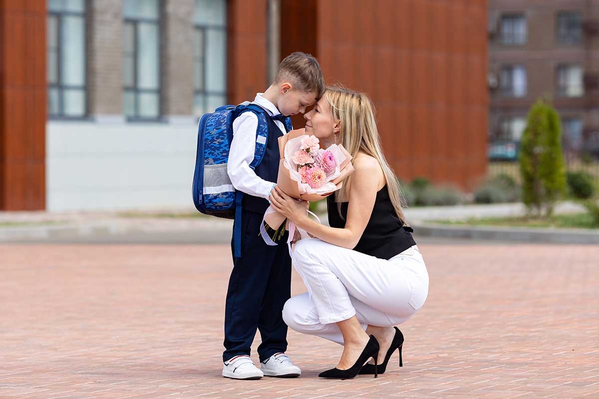 Чтобы адаптация к кардинальным изменениям в жизни прошла гладко, убедитесь, что ребенок к ним готов. Источник: Shutterstock📷
