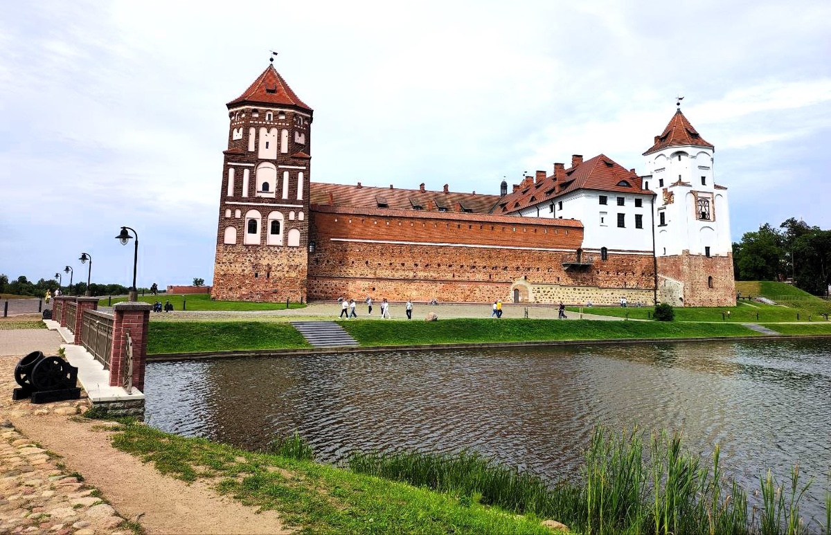 Мирский - один из самых эпичных замков Беларуси. Фото автора