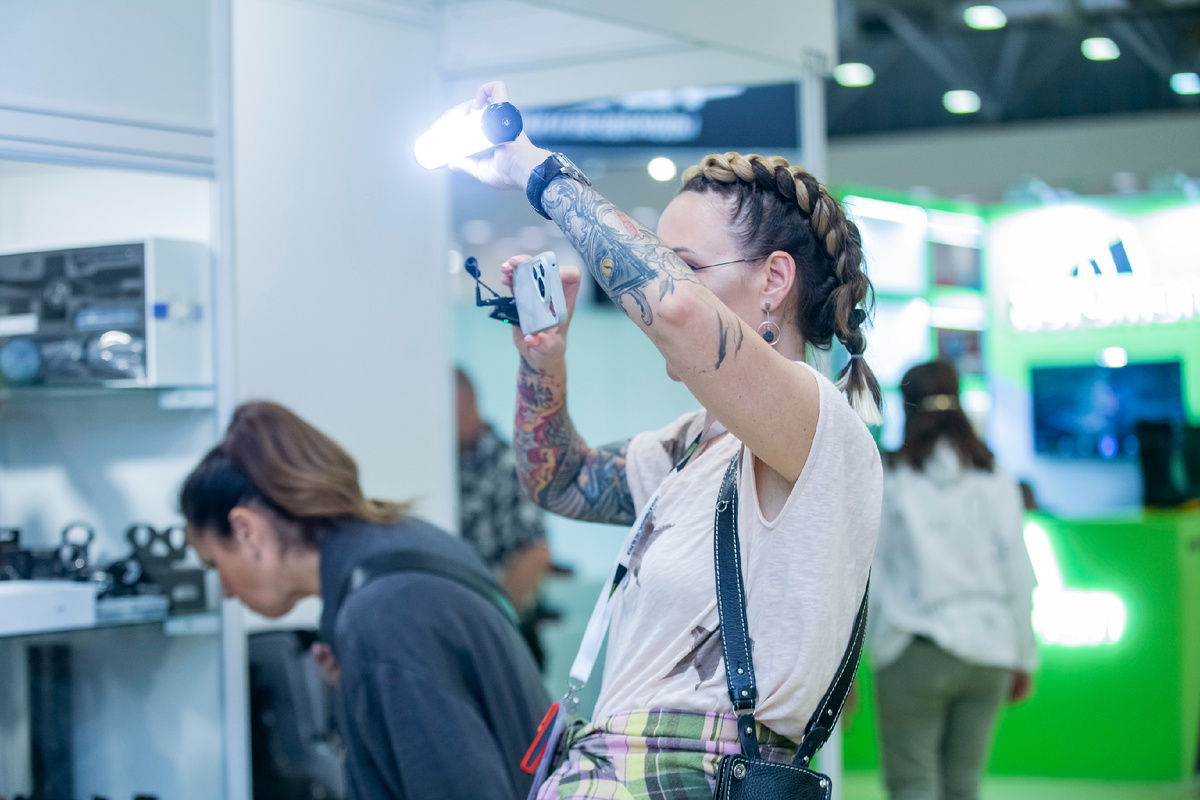 Международная выставка "Охота и рыболовство на Руси" Москва, осень 2024 г. На фото: Нина Маршак (креативный продюсер / PR-агент в образе контетн и видео мейкера). 