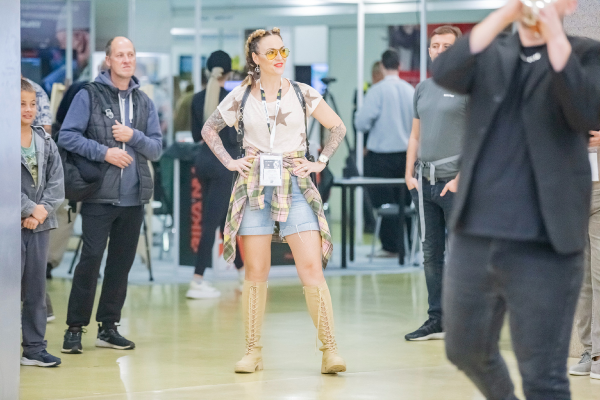 Международная выставка "Охота и рыболовство на Руси" Москва, осень 2024 г. На фото: Нина Маршак (креативный продюсер / PR-агент в образе ведущей блога, контетн и видео мейкера). 