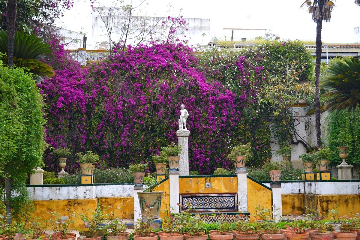 Испания, Андалусия. Внутренний сад Дома Пилата в Севильи. Фото автора