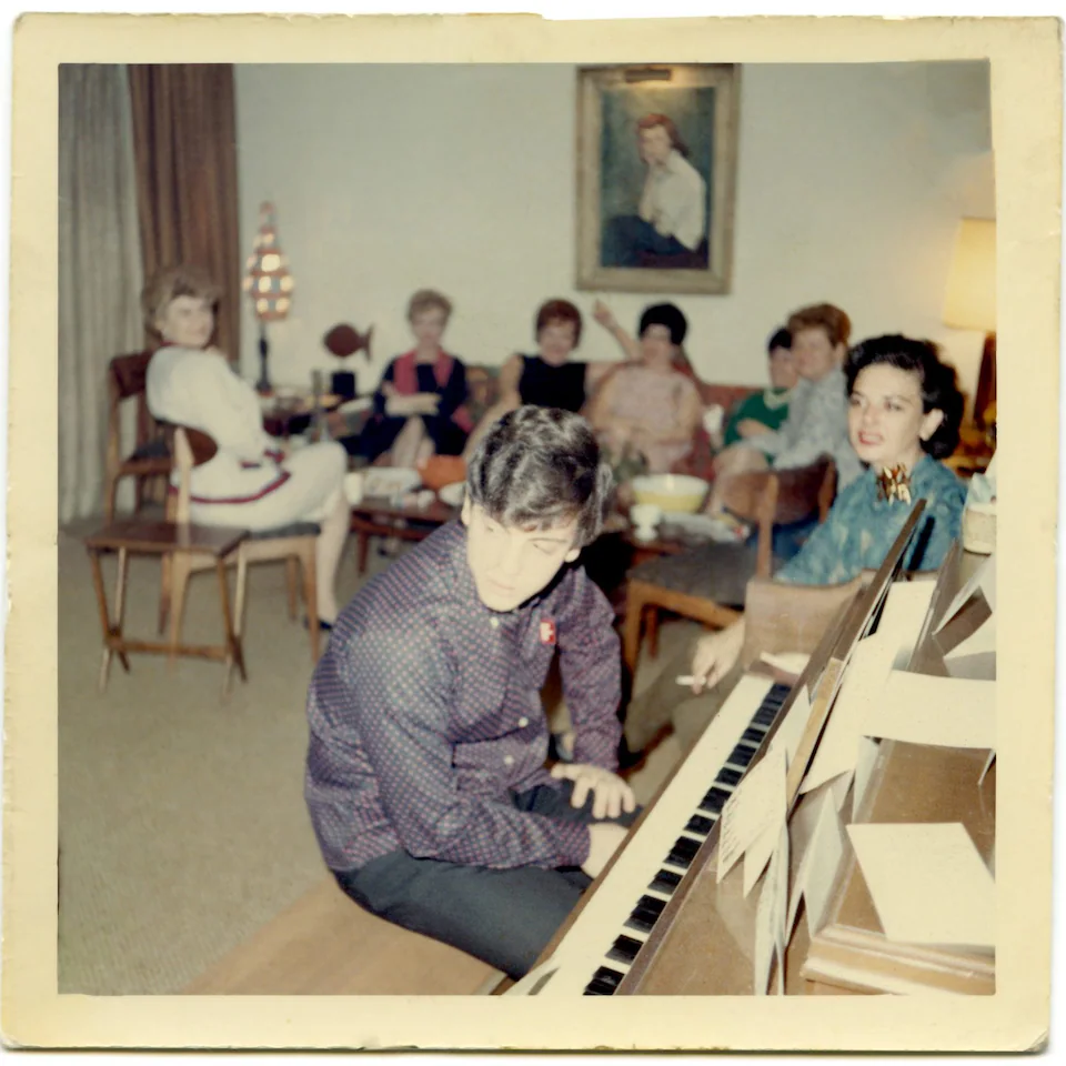 Билли Джоэл страдал от травли в детстве, когда рос в бедной семье на Лонг-Айленде Credit: HBO