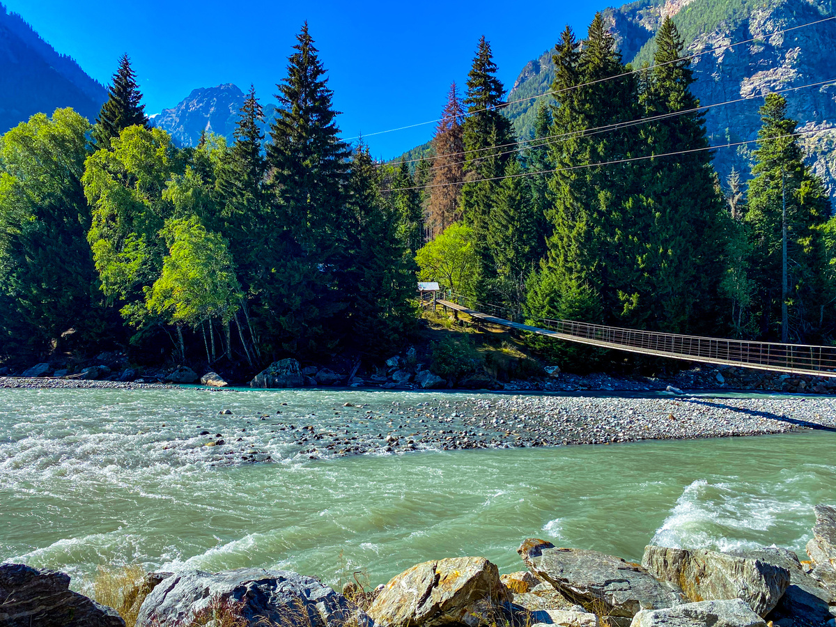 Вид на КПП «Бадукские озера» с парковки 