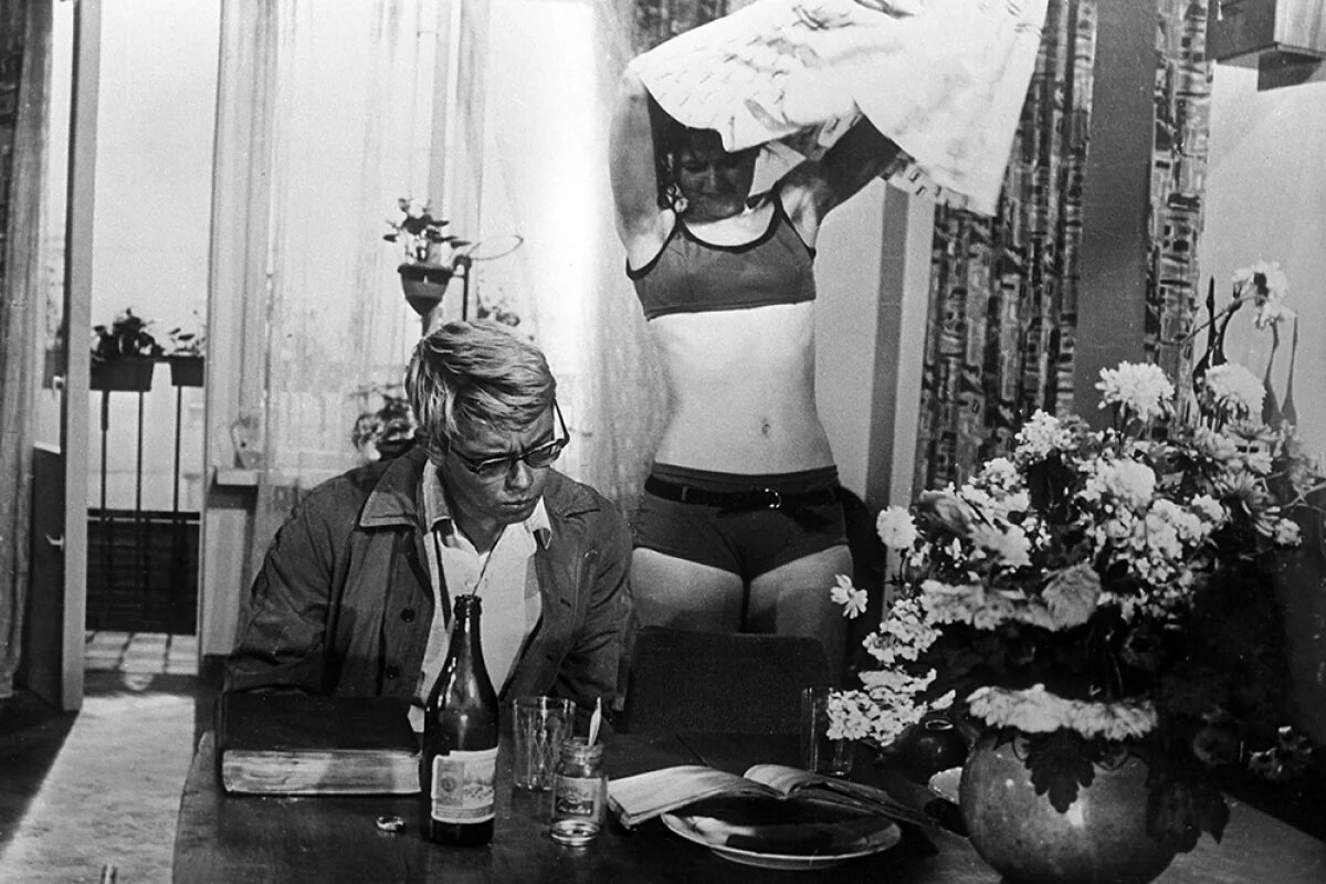    Съемки этой романтической новеллы также проходили в нескольких городах. В Москве – на Комсомольском проспекте, у Бережковского моста, на площади Борьбы, на ВДНХ, в Энергетическом институте, в Одессе – на Пролетарском бульваре и в ЦПКиО имени Шевченко, а также в Ялте.