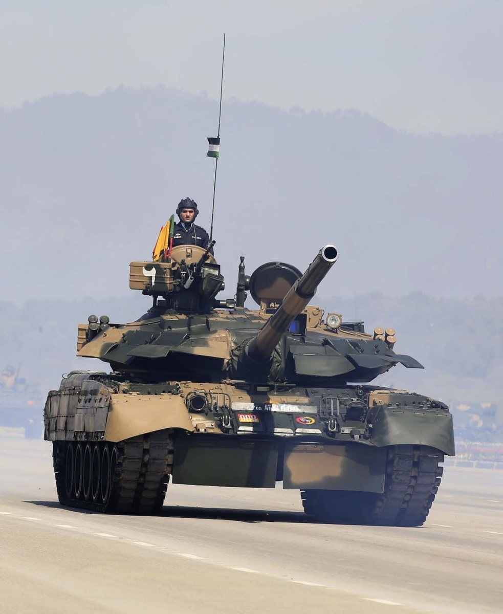 Т-80УД с динамической защитой «Контакт-5» в Пакистане
