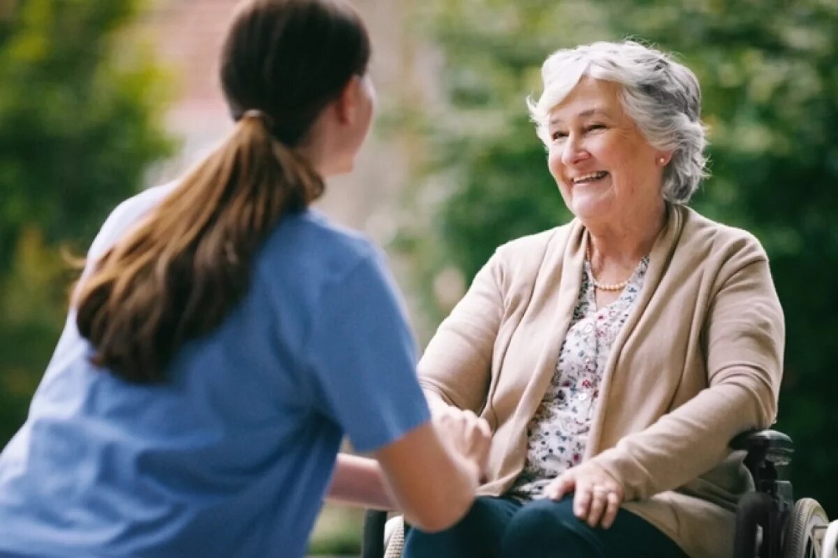    Согласно законопроекту, социальный уход гражданам будут предоставлять бесплатно, в зависимости от того, насколько ограничены возможности человека, говорит эксперт.