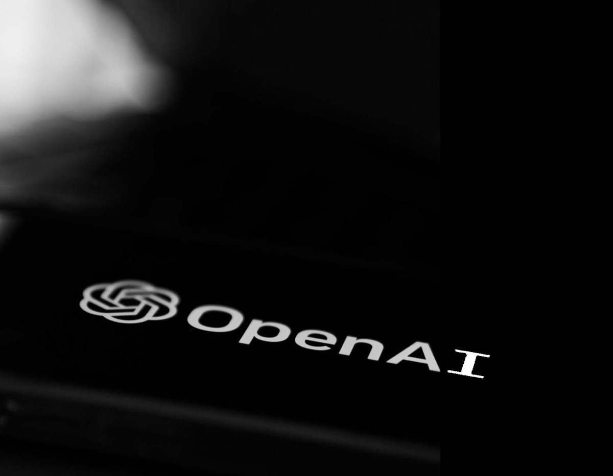 OpenAI запустил новый учебный режим для ChatGPT. Этот режим показывает, как генеративный ИИ может быть использован не только для быстрых ответов, но и в качестве настоящего обучающего компаньона или репититора, если хотите. В отличие от традиционного интерфейса ChatGPT, который фокусируется на предоставлении прямых ответов, режим обучения предназначен для руководства пользователями через концепцию поощрения критического мышления, что делает его особенно ценным для студентов и профессионалов, готовящихся к сертификации или повышению квалификации.