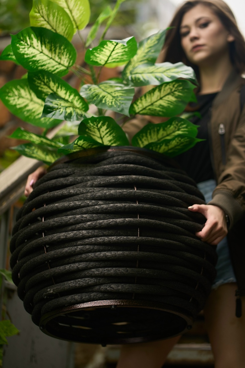 Вазон из полимерной лозы DeckWOOD КОРЗИНКА 20 л ручное плетение стальной каркас