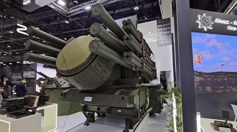    Отличительной особенностью "Панциря-СМД" является отсутствие пушек и модульность архитектуры, благодаря чему систему можно ставить на самые разные платформы. Источник: ТГ-канал "Военный Осведомитель"