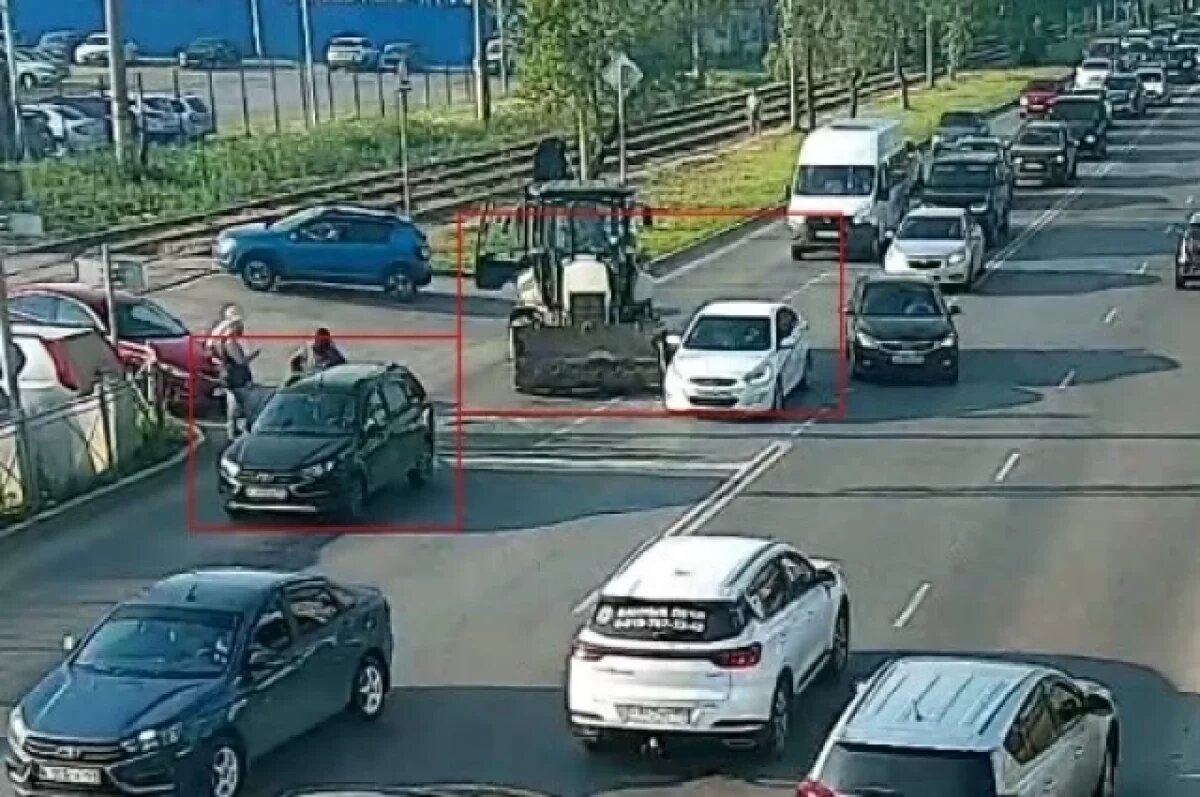    В Перми из-за ДТП с дорожной техникой копится пробка на Куйбышева