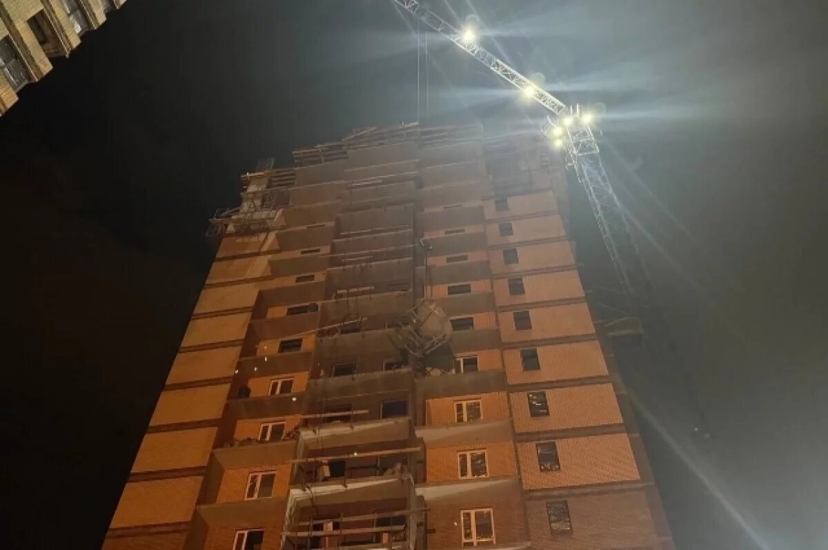   На стройке в Красноярске с 17 этажа упал рабочий