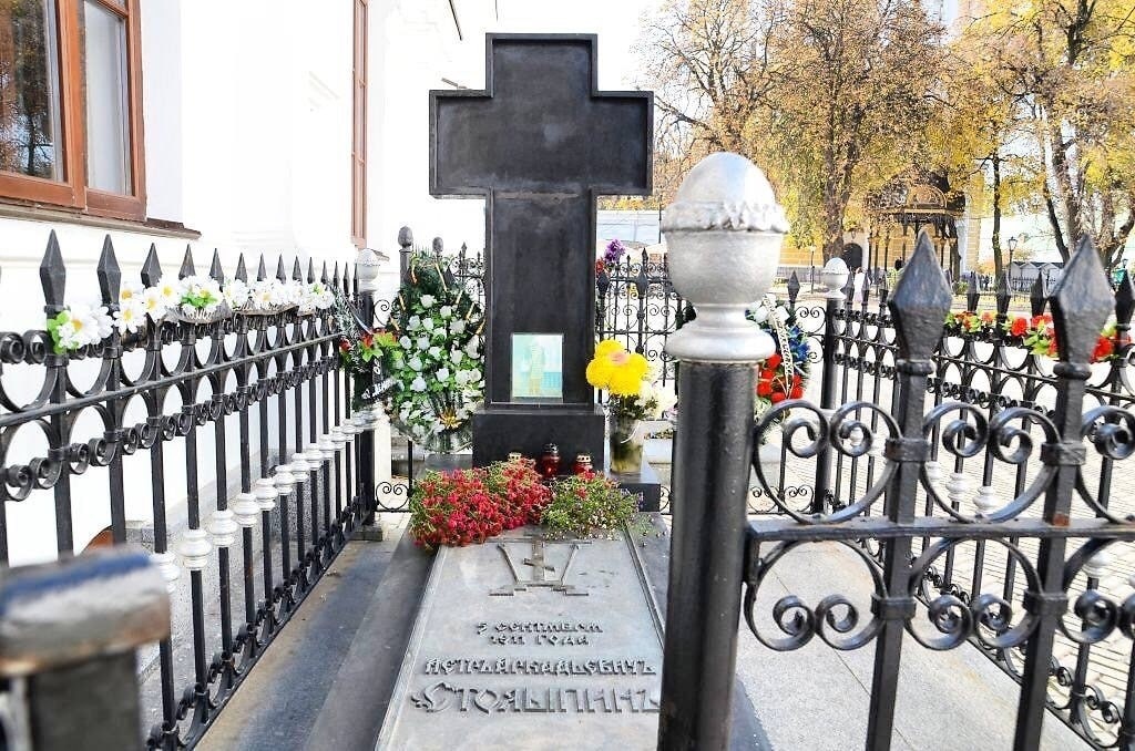 Могила Столыпина в Киево-Печерской лавре.
