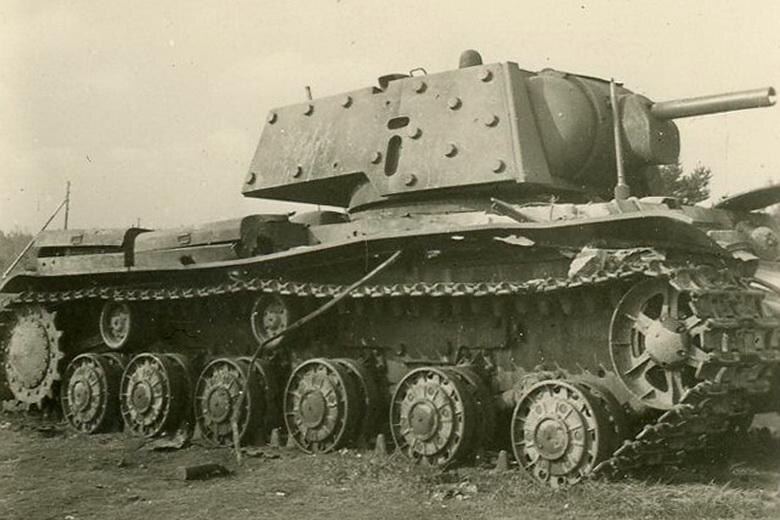 Танк КВ-1 производства ЛКЗ выпуска июля 1941 года, который учтен под номером 27