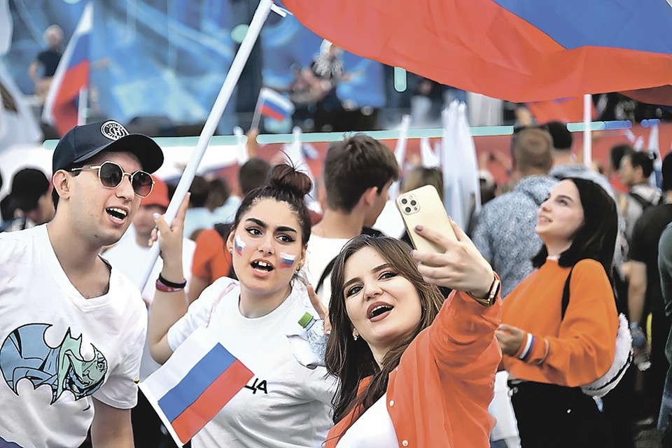    Наше единство усиливается в моменты сложных вызовов: пандемия, война, кризис… Сейчас как раз такой момент. Владимир ВЕЛЕНГУРИН