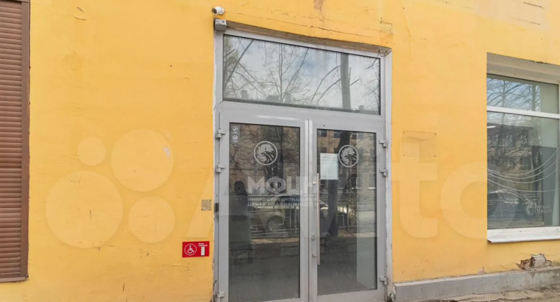    Бывший офис банка "Русский стандарт" продают в ПетрозаводскеАвито