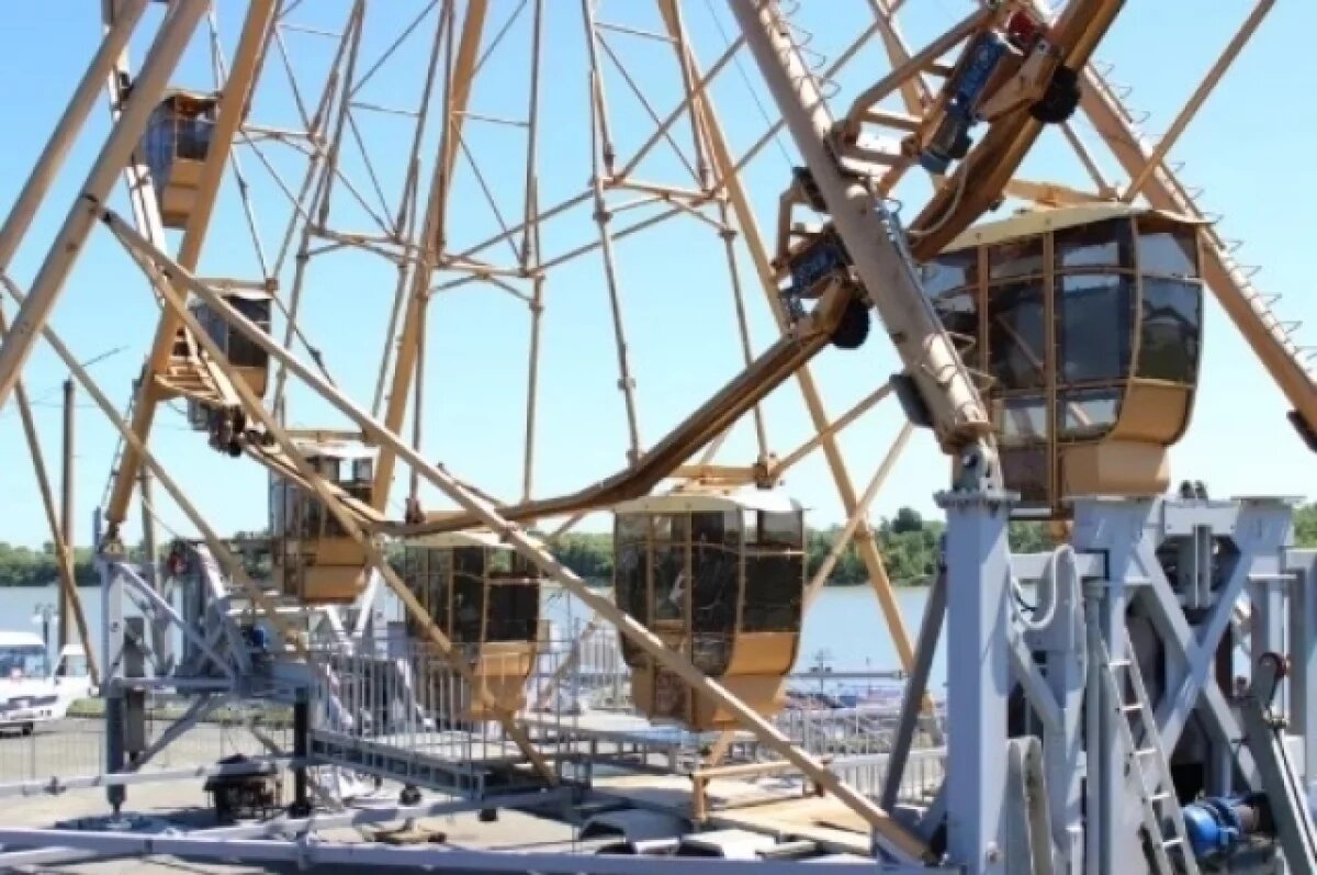    В Барнауле ремонтируют новое колесо обозрения на площади Баварина