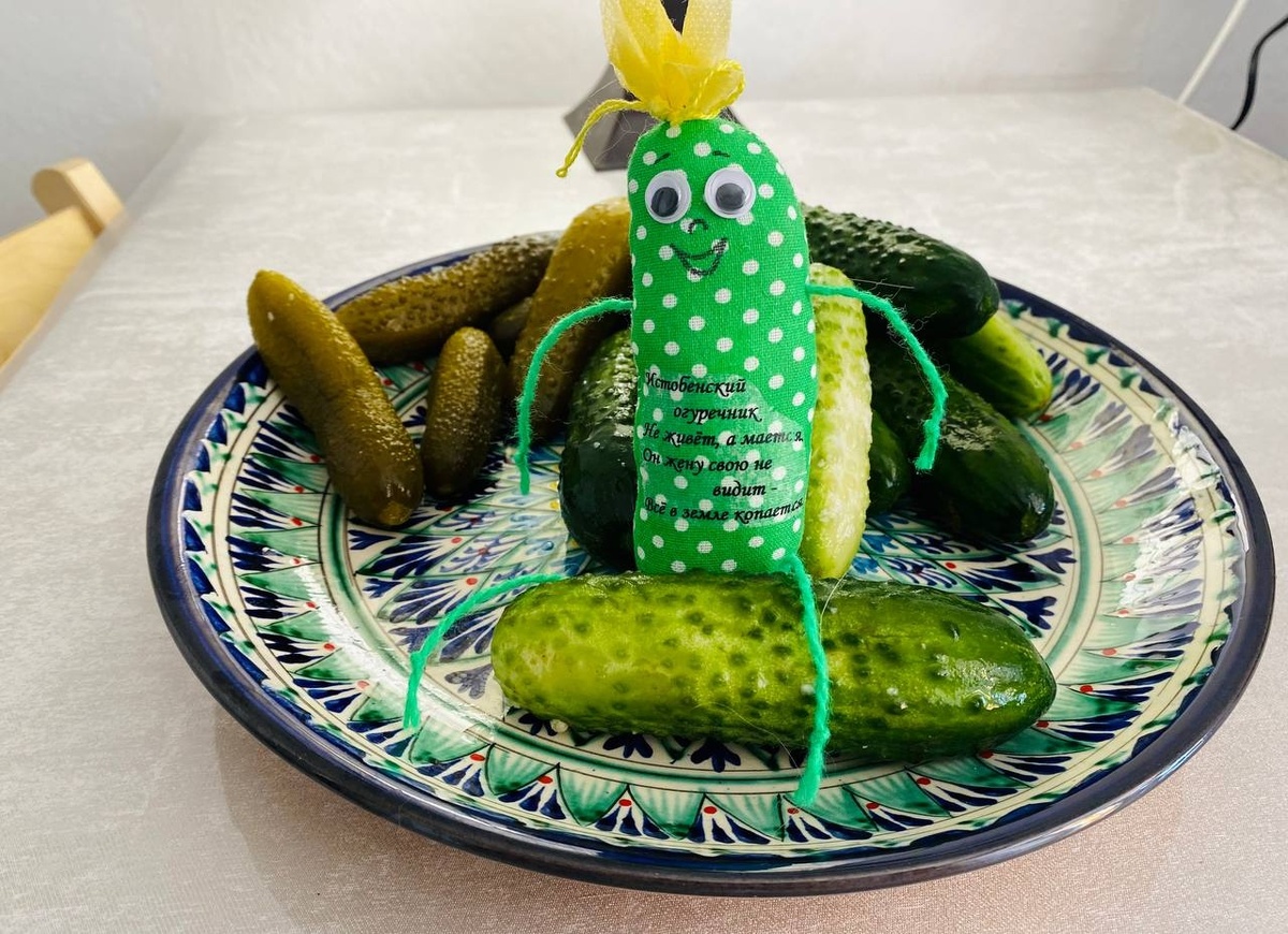    Всегда солю огурцы по такому рецепту - получаются как из бочки: ароматные и крепкие