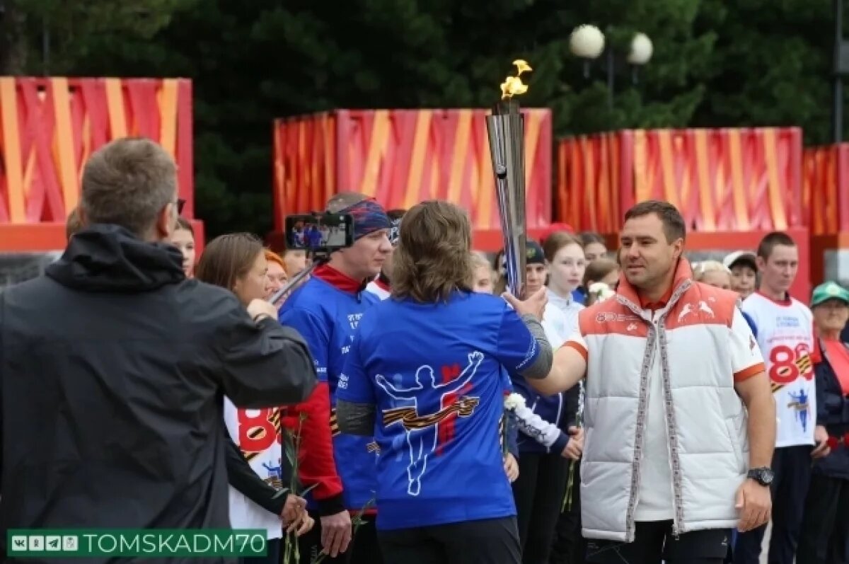    В Томск прибыл священный огонь с Могилы Неизвестного солдата в Москве