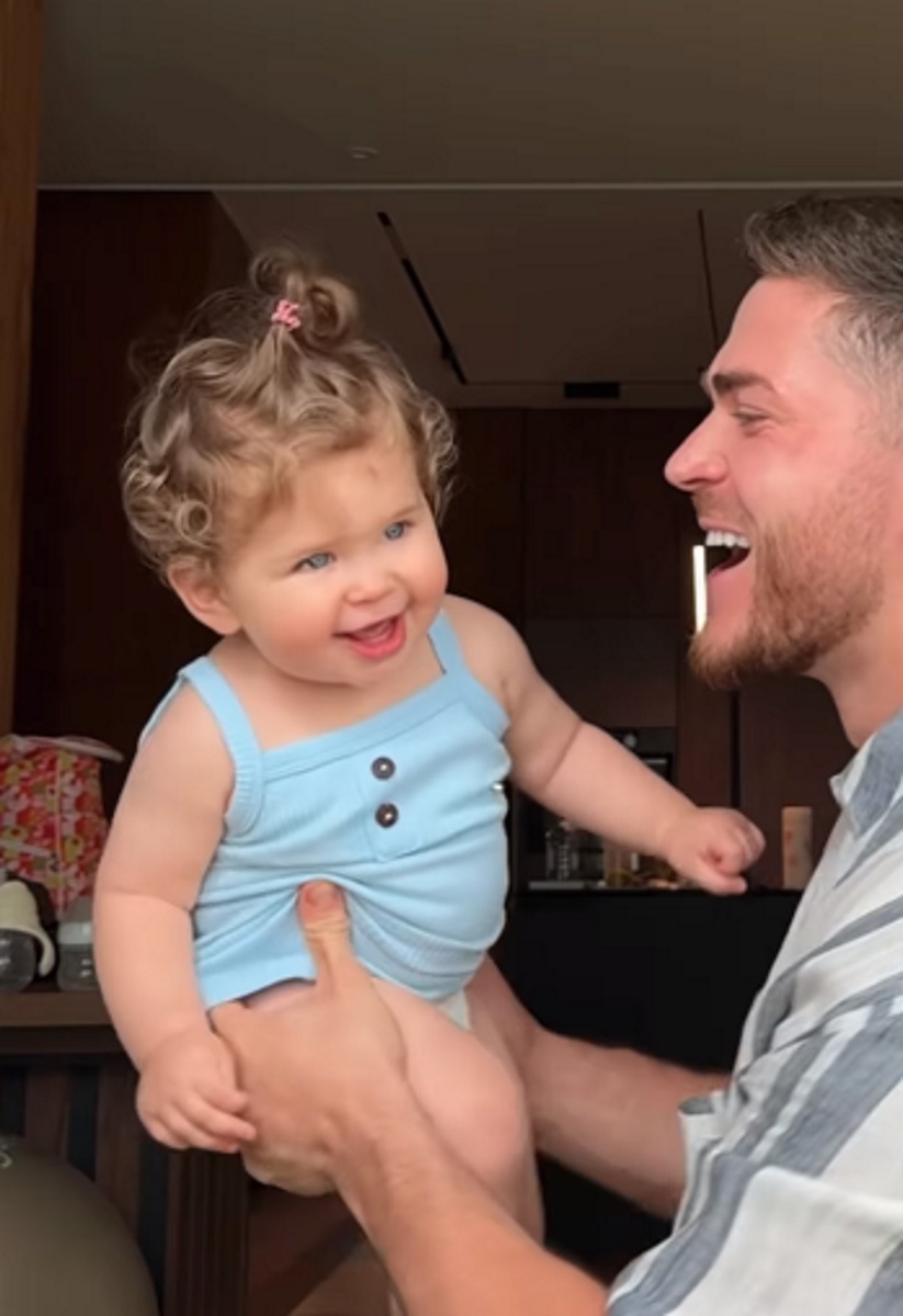 Роман Капаклы с дочкой Мией. Фото: соцсети