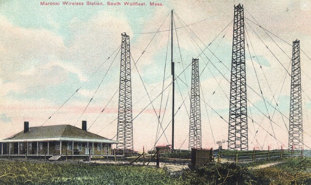 Одна из первых радиостанций