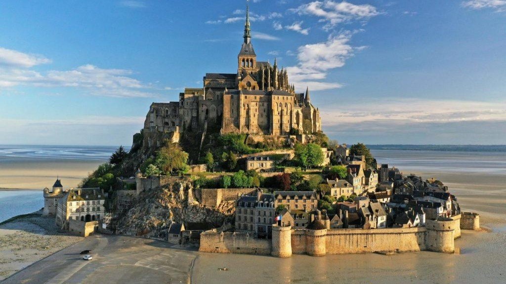 Листайте карусель