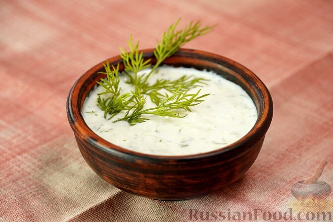 йогурт, огурцы, зелень укропа, сок лимона, масло оливковое, чеснок, соль