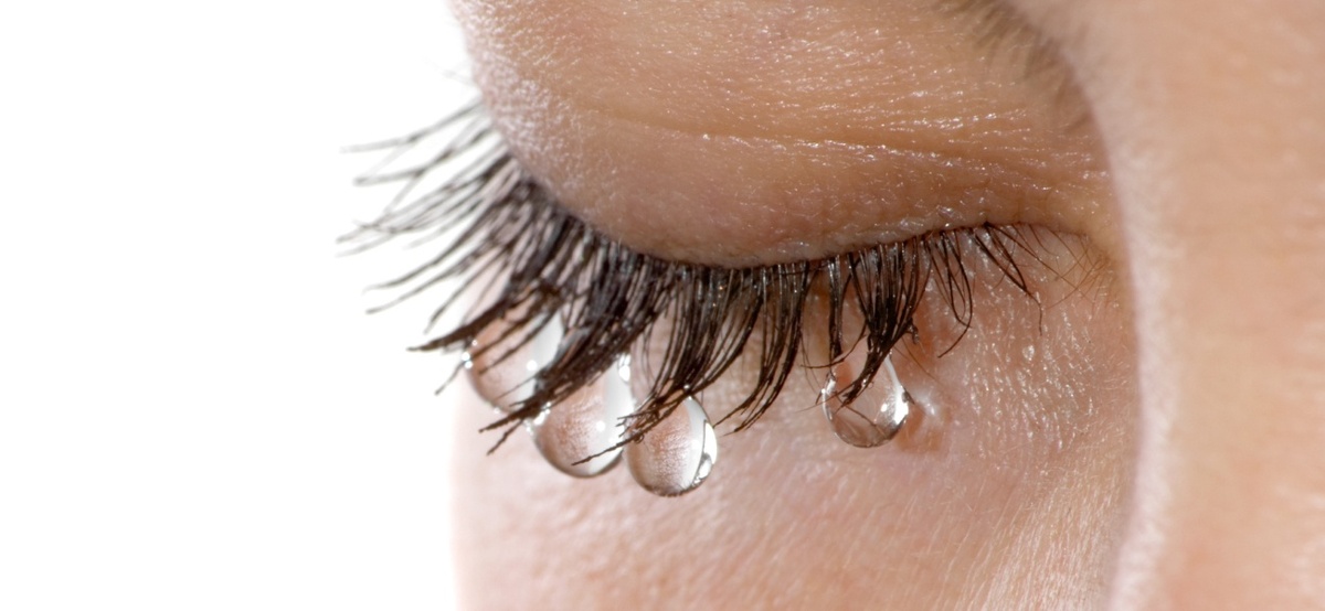 Почему слезятся глаза? Как проходит лечение слезотечения? Эпифора глаз, синдром сухого глаза и раздражение век — это опасно?