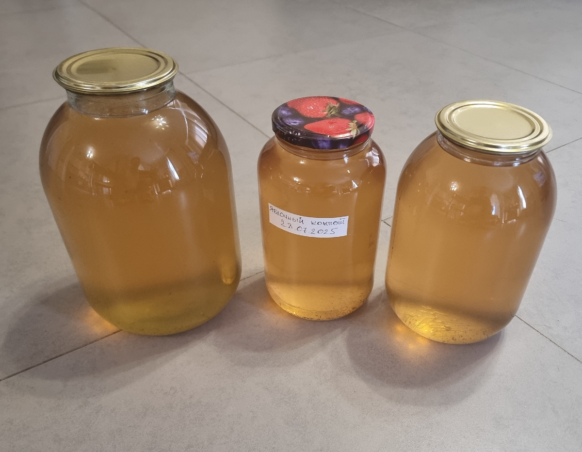 Наш компот из молодых яблок. Фото автора статьи.