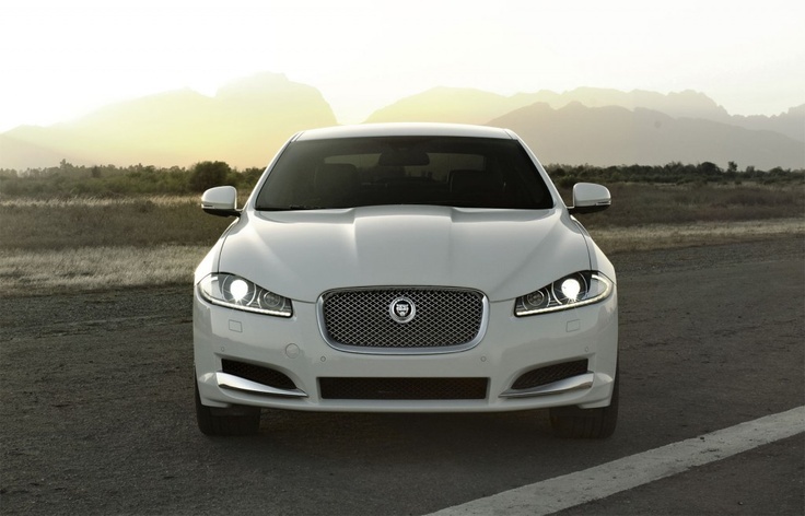 Запоминающийся силуэт автомобиля Jaguar 