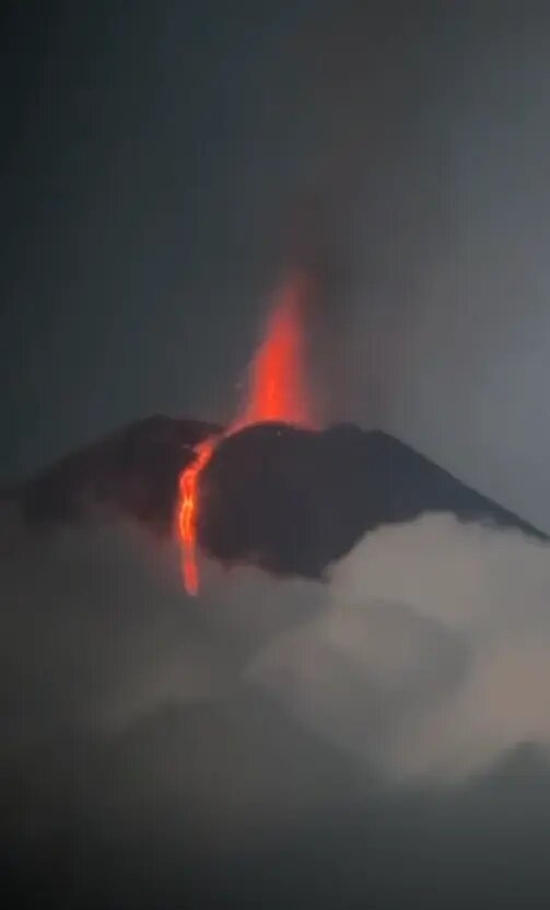    Вулкан Ключевской. Фото: кадр видео из соцсетей
