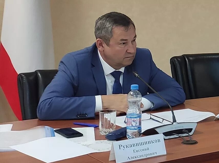 Третья ставка заместителя до настоящего момента оставалась вакантной. Её и займет Евгений Рукавишников.