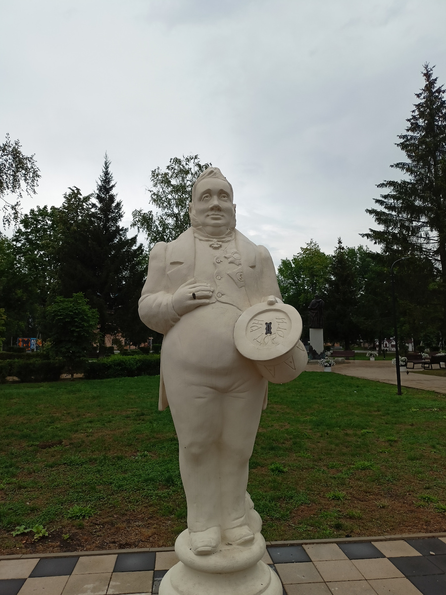 Фото автора. Говорят, что это основатель Данилова потомственный почётный  гражданин Данилова по фамилии, естественно, Данилов