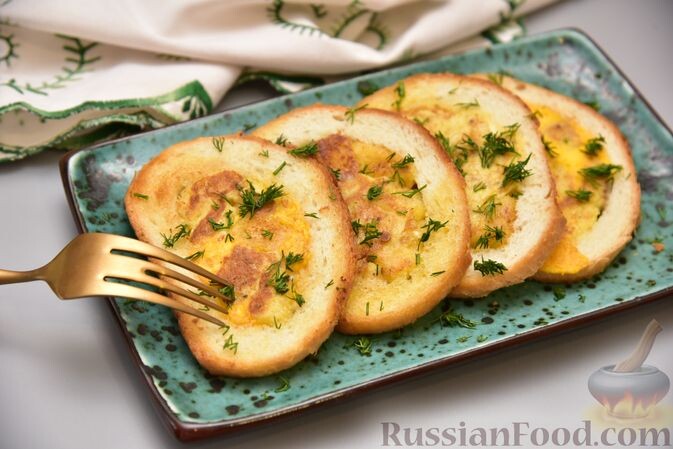 хлеб, яйца, соль, перец чёрный молотый, масло сливочное