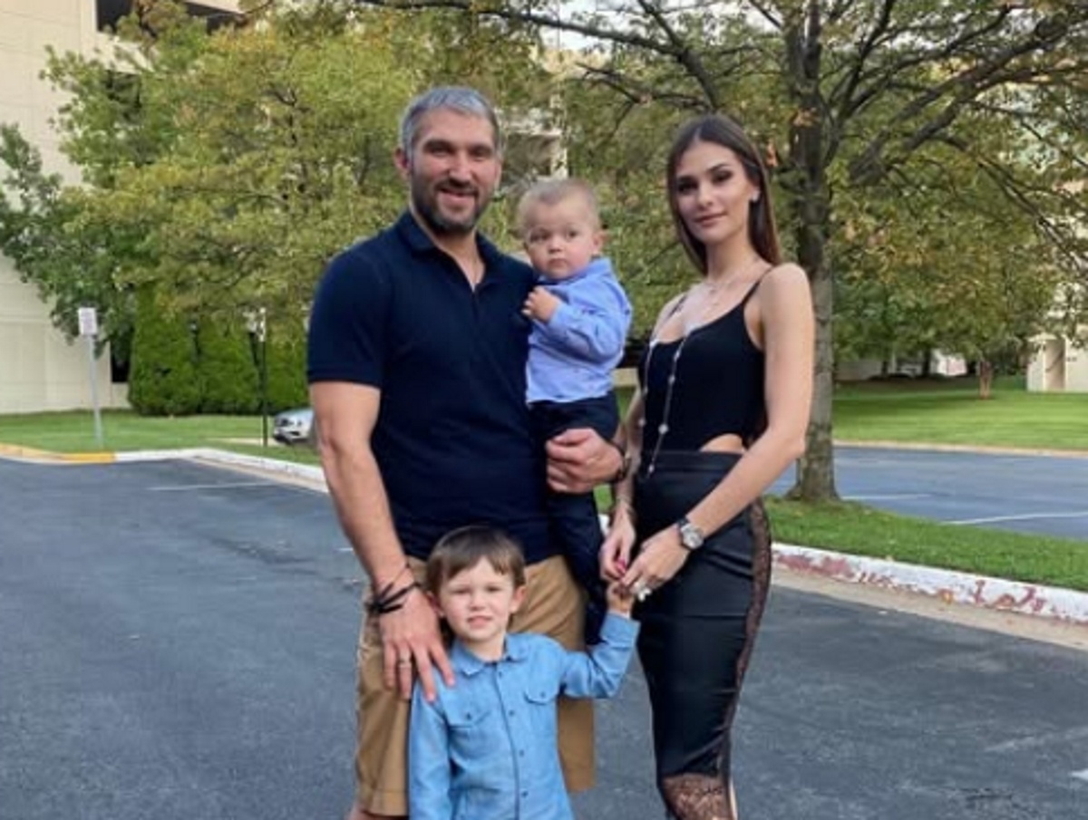 Александр Овечкин с Анастасией Шубской и сыновьями Сергеем и Ильей. Фото: соцсети