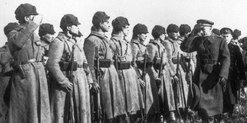 Колчак обходит строй Сибирской армии, 1919 год. 