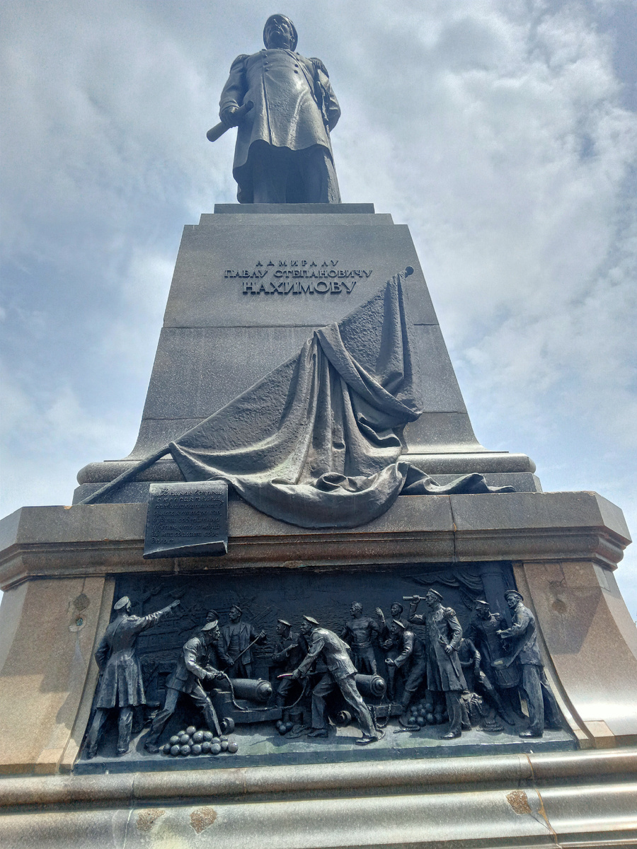 Паиятник П.С. Нахимову. Фото автора.