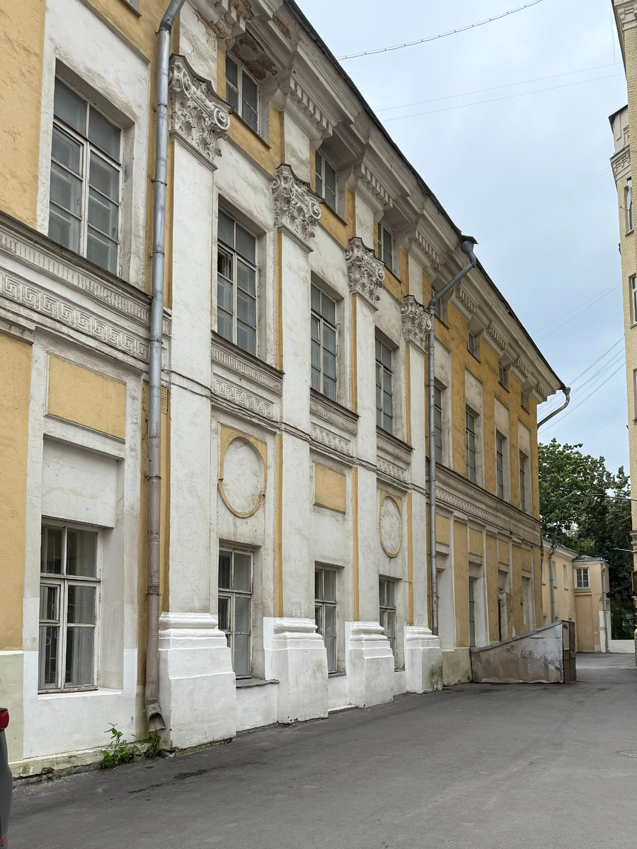 Фото автора канала. Усадьба Камынина Хлебный переулок, 2/3с4.