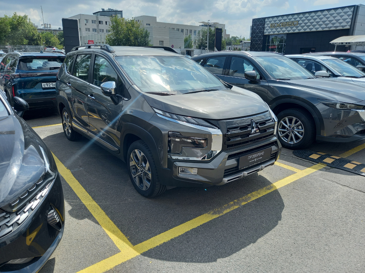 Относительно января-июля 2024 года падение продаж новых легковушек составило почти четверть (-23,9%).