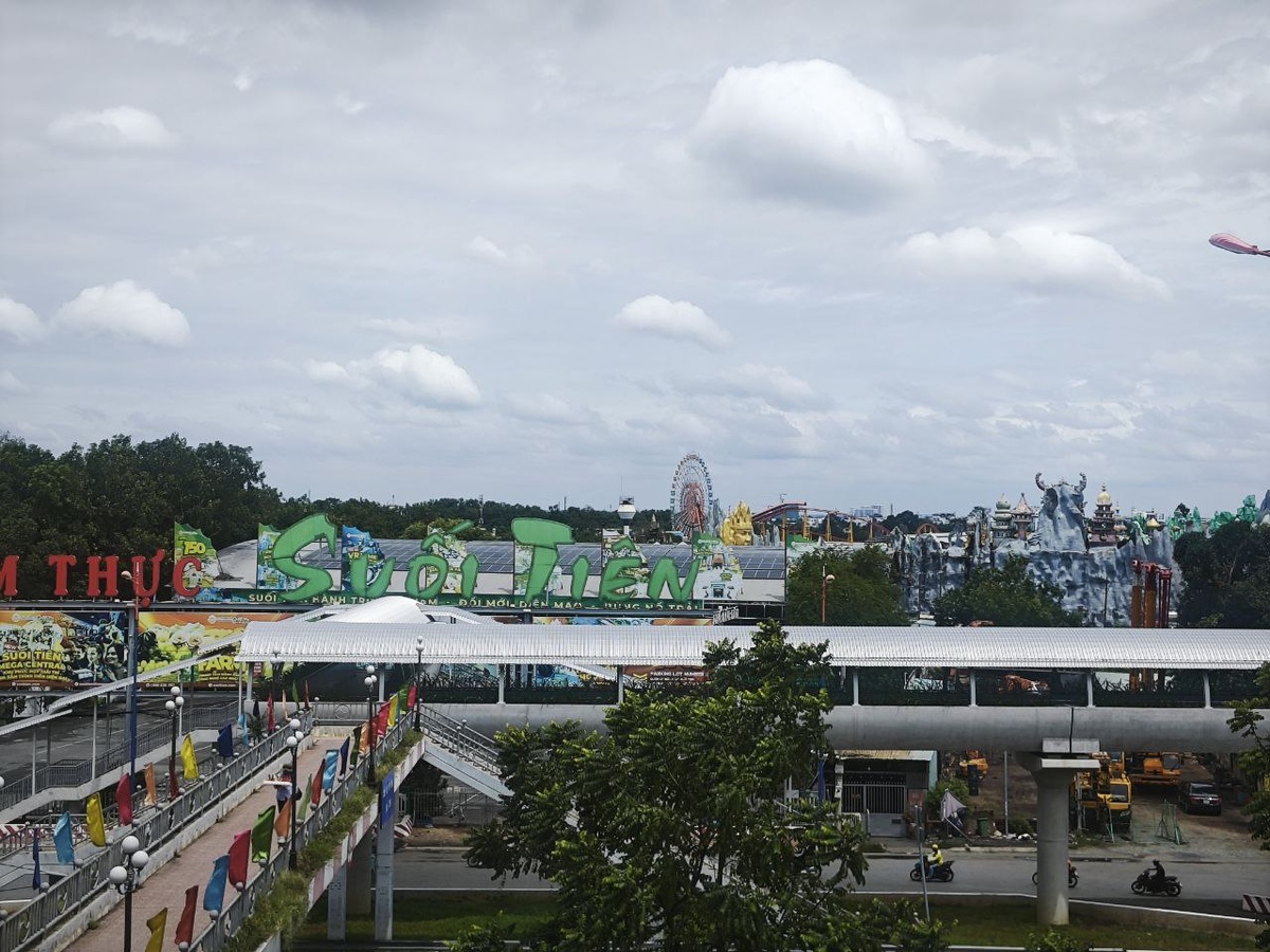 Парк Suoi Tien в Хошимине