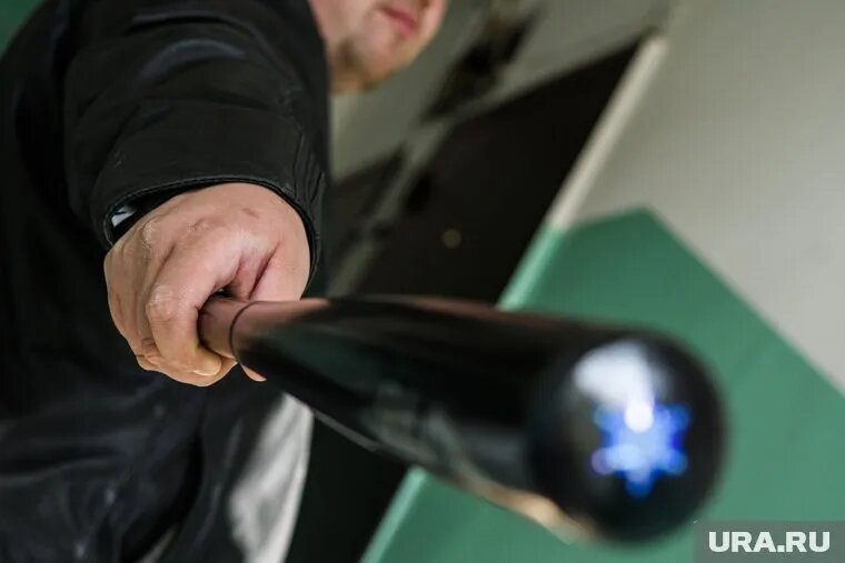 Пострадавший и другие жильцы связывают нападение неизвестных с желанием сменить УК. Фото: Владимир Жабриков © URA.RU