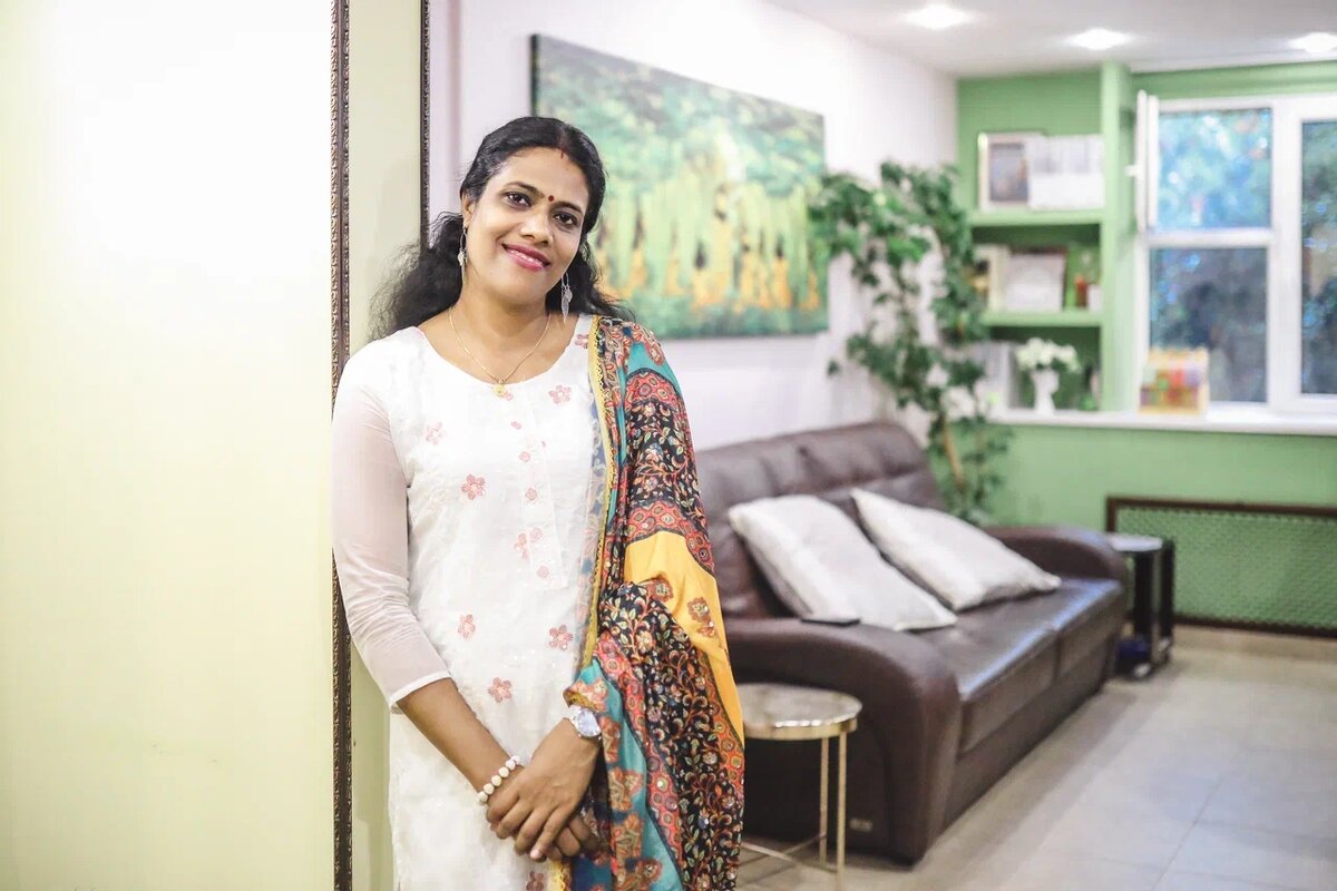 Аюрведический косметолог Шиба считает: "Широдара нормализует уровень кортизола на 34% за счет воздействия на гипоталамо-гипофизарную ось."