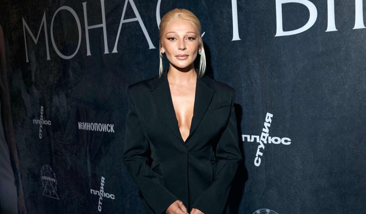     Настя Ивлеева прокомментировала свое возвращение после "голой вечеринки"