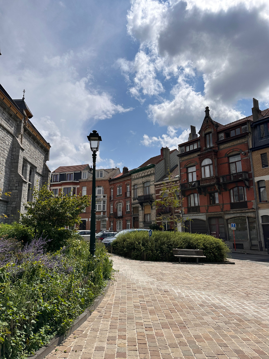 Очень лень в последнее время что-то писать, о чем-то рассказывать… Вот фото солнечного Брюсселя, например. 