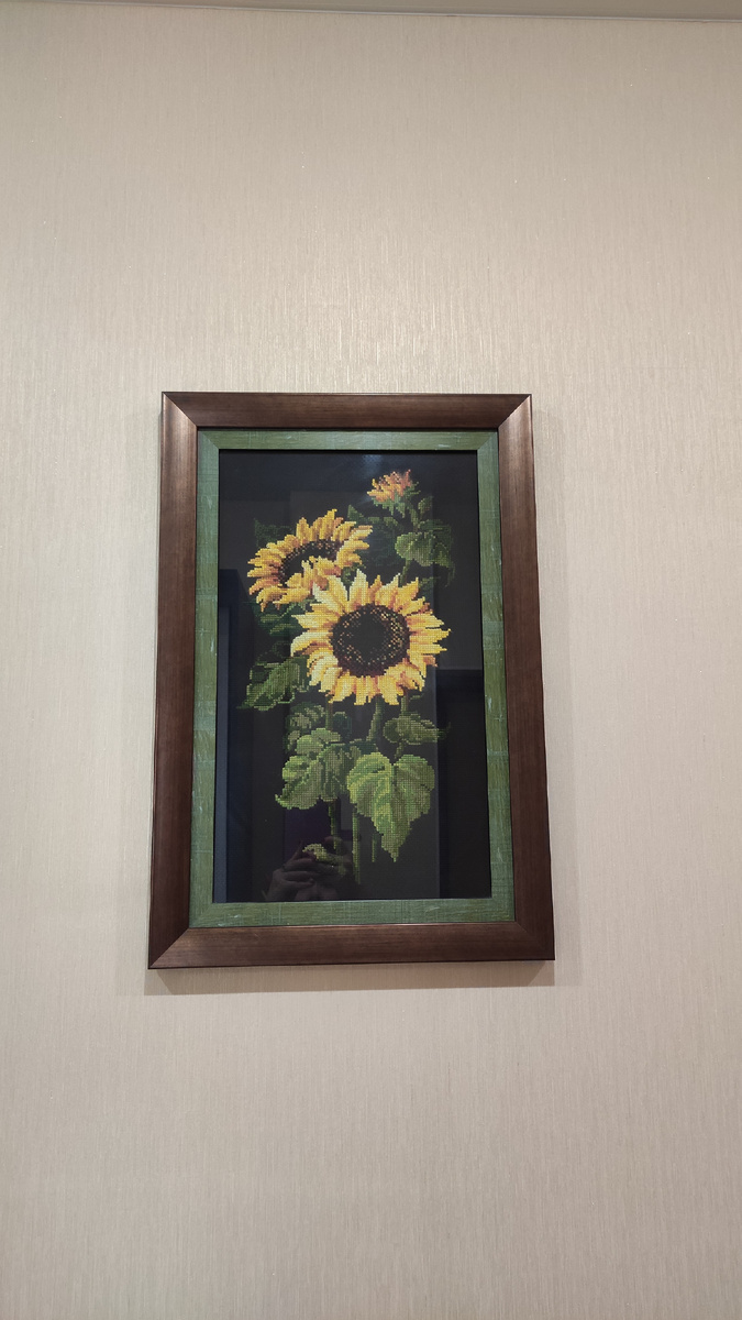 Начала вышивать в 2012, а закончила и оформила в 2014